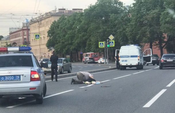Пассажирка мотоцикла погибла в жуткой аварии на Стачек