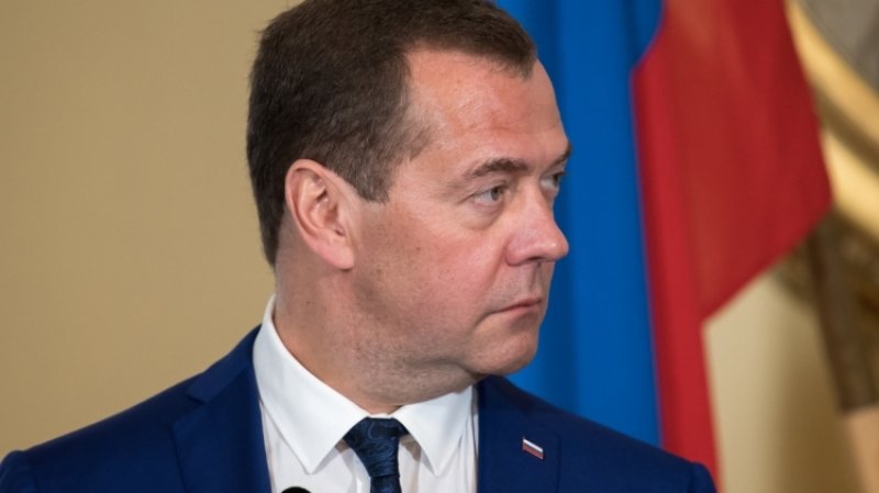 Медведев обсудил с премьером Туниса предстоящий визит в Россию