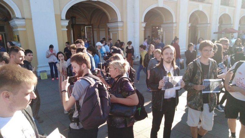 Полиция задержала двух провокаторов на митинге в Петербурге