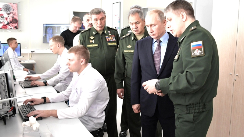 Новые военные разработки представили Путину на форуме «Армия-2019»