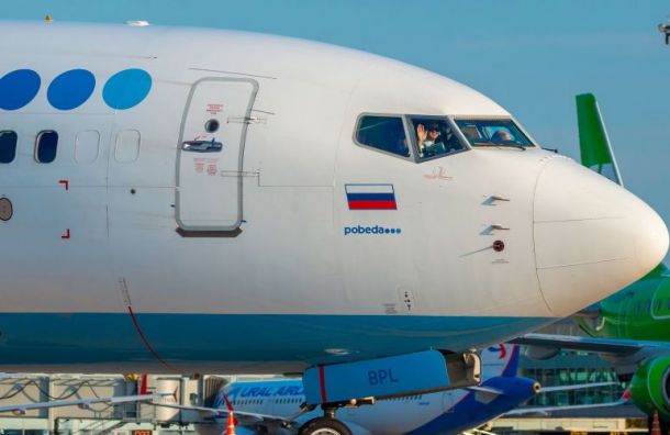 Самолет, вылетевший из Казани в Петербург, вернулся из-за возгорания