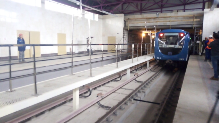 Пробный поезд проехал по новому участку метро в Петербурге 