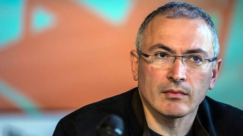 Беглый олигарх Ходорковский заманивает «профессиональных революционеров» деньгами