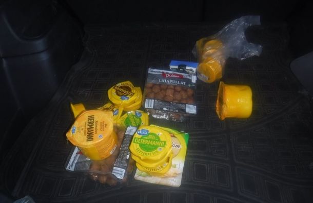Машину и 23 кг продуктов конфисковали у водителя на границе в Выборге