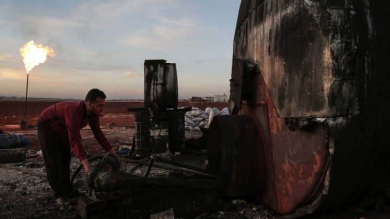 США придумывают обвинения против Дамаска, чтобы не возвращать нефть Сирии — эксперт