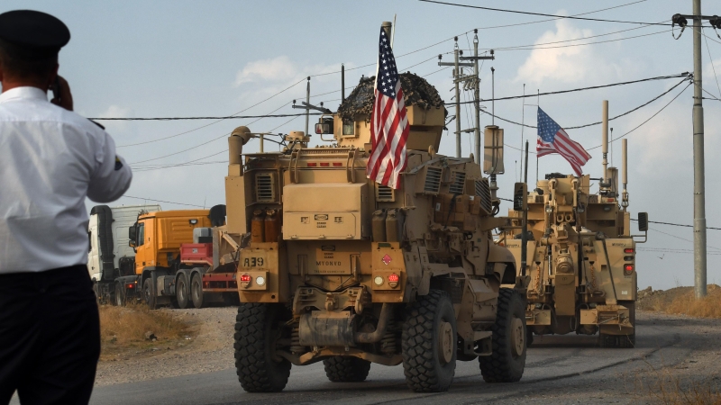 США отдали курдским боевикам Сирию в обмен на возможность красть нефть, сказал эксперт